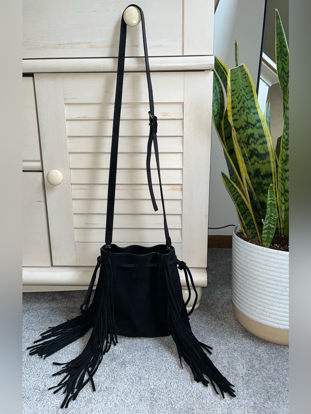 NWOT MADEWELL Drawstring Leather
Suede Crossbody Bucket Bag Black - Picture 3 of 6